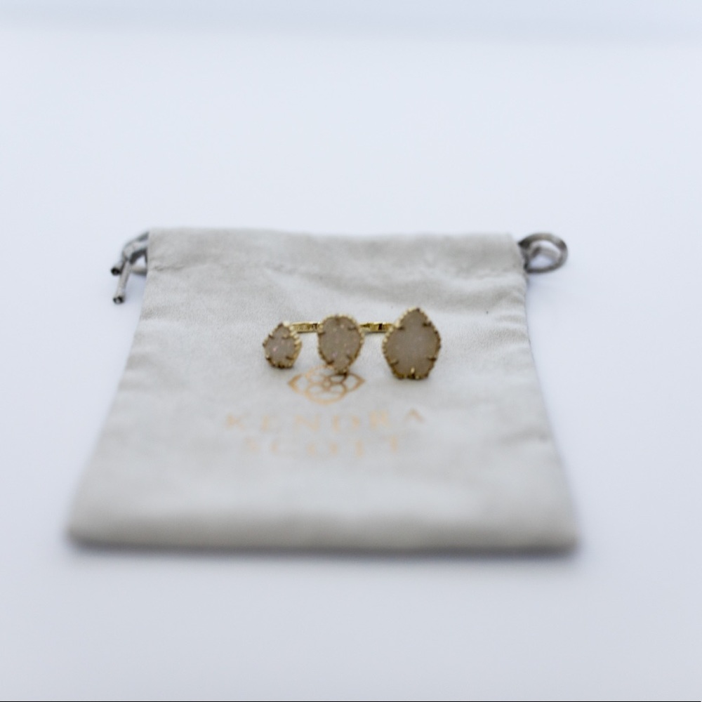 Kendra Scott Naomi ring in gold and white drusy. Size S/M.